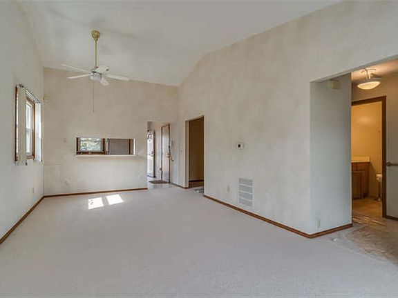 4th image of 1401 Berkley Cir