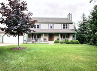 1430 Sunnyridge Rd, Pewaukee, WI 53072
