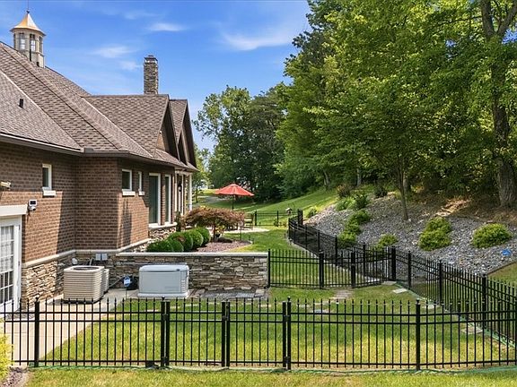 4th image of 35 Skyview Dr