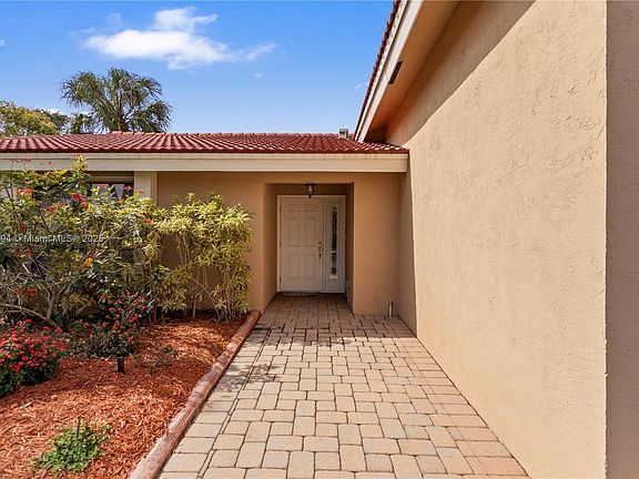3rd image of 1690 Riverwood Ln