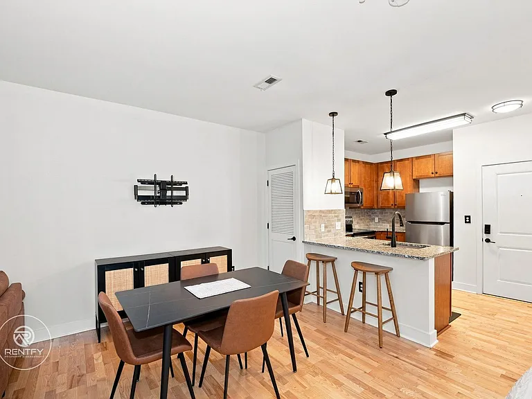 630 Calvert St #311 — Photo 3