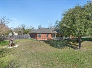 314 Greenleaf Ln, Bryan, TX 77808