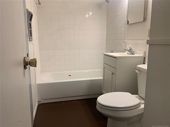 3rd image of 120 W Orleans Ave