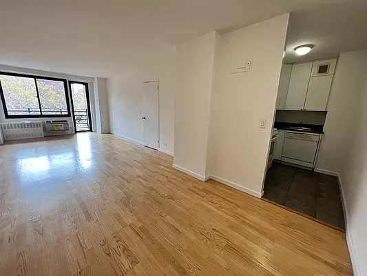 Rented by Olnick Organization | media 1