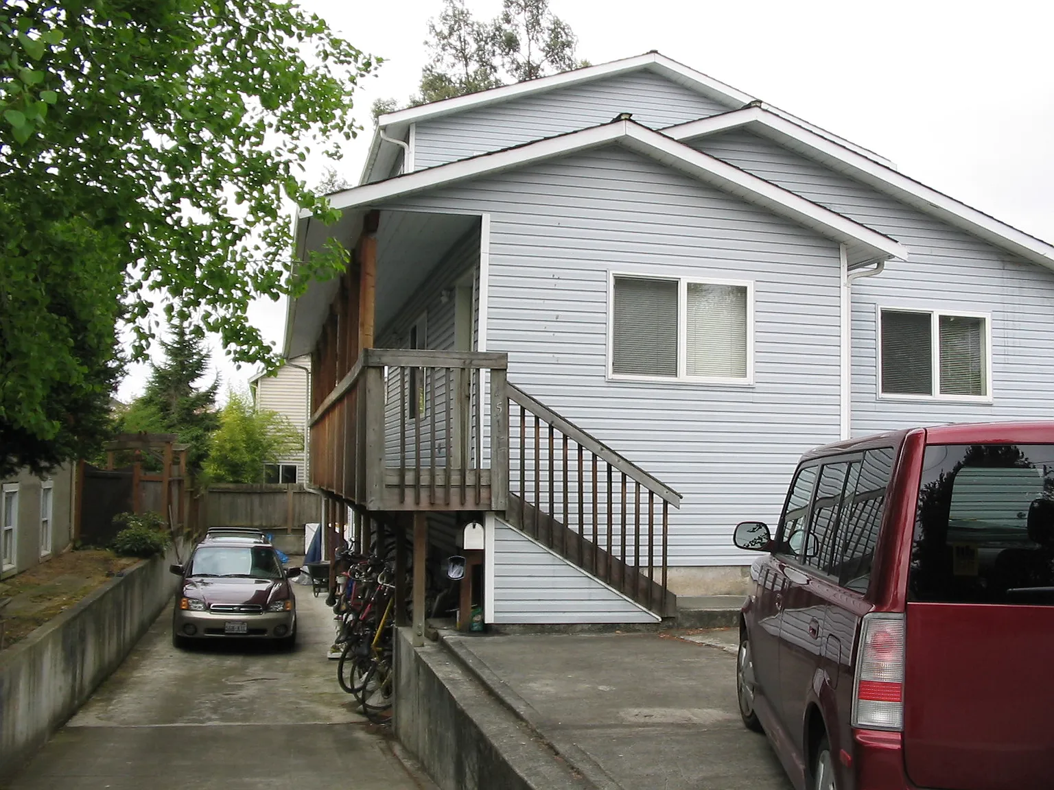 3 bed, 1.5 bath, 1050 sqft, $825 — Photo 1