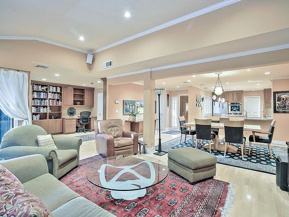 3rd image of 26 Trillium Ln