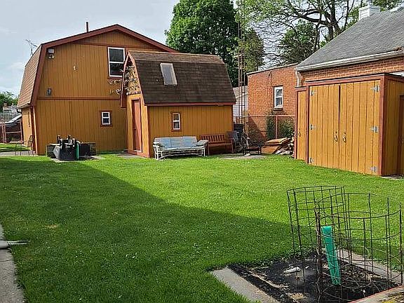2 story 2 1/2 car garage 