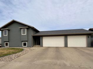 114 W 8th St, Pierre, SD 57501