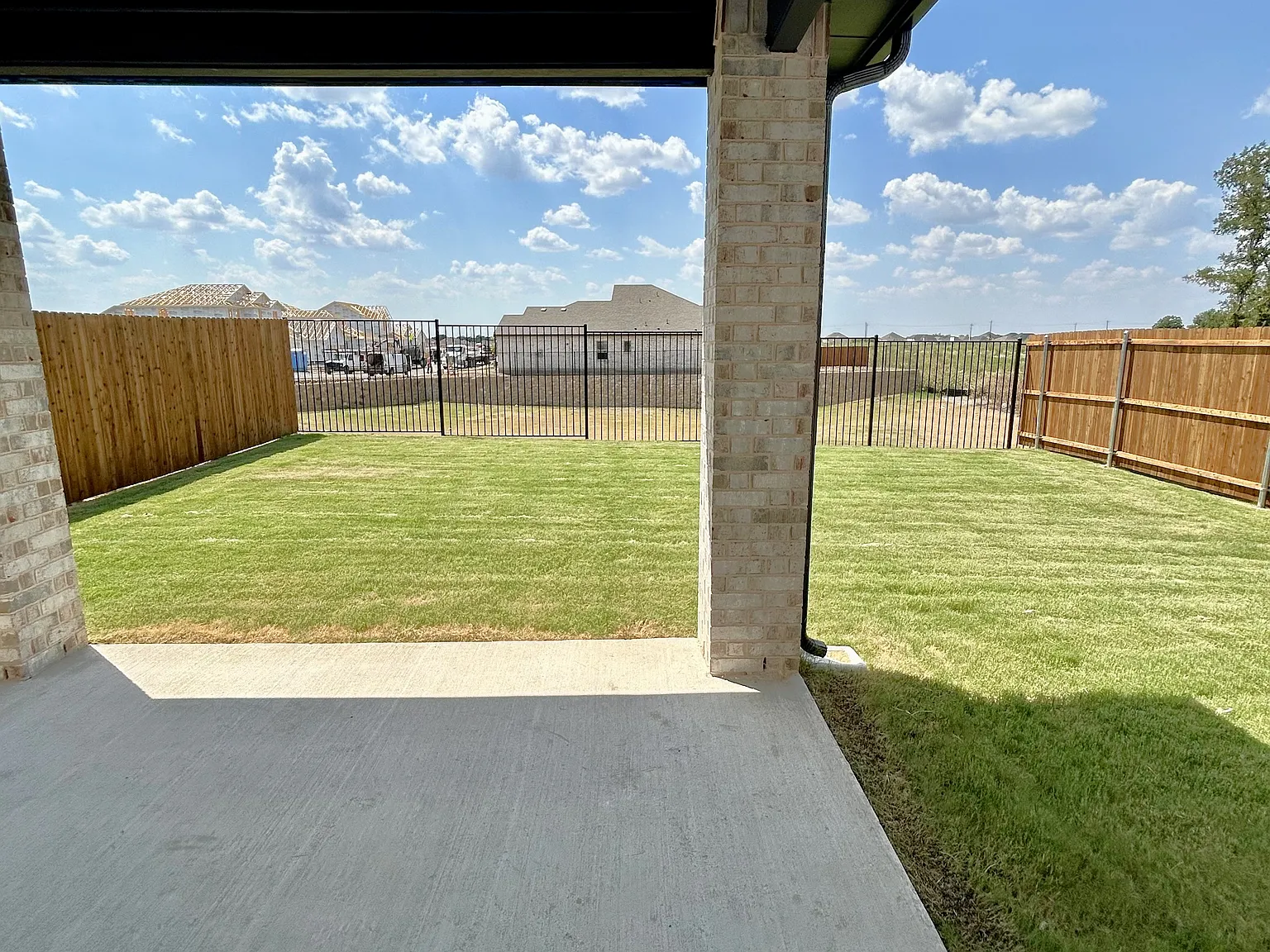 4 bed, 2055 sqft, $2,955 — Photo 3