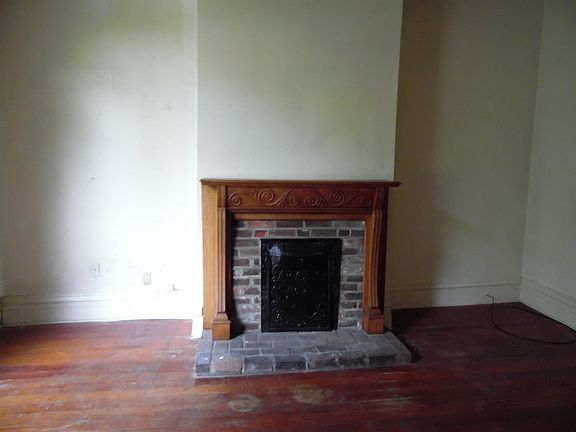 2nd image of 546 N Broadway #A