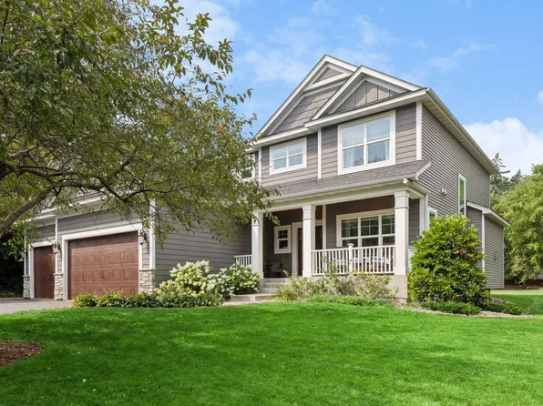 899 Rolling Blf, Excelsior, MN 55331