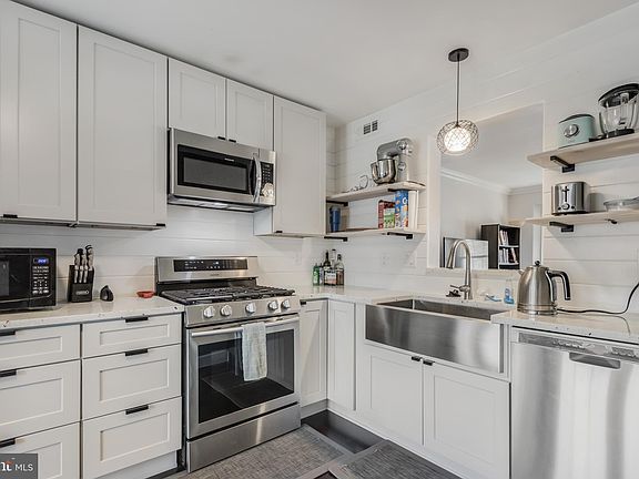 4th image of 14725 Grobie Pond Ln