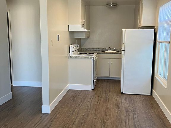 2nd image of 486 Beech St