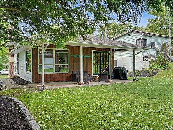 5th image of 203 Maple Ave