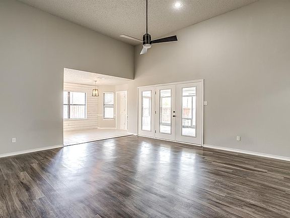3rd image of 429 Sherwood Ct