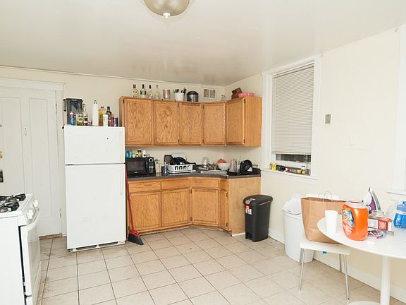 2nd image of 1075 N Hermitage Ave APT G