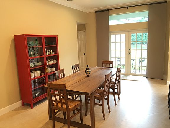 3rd image of 953 Tanglewood Cir