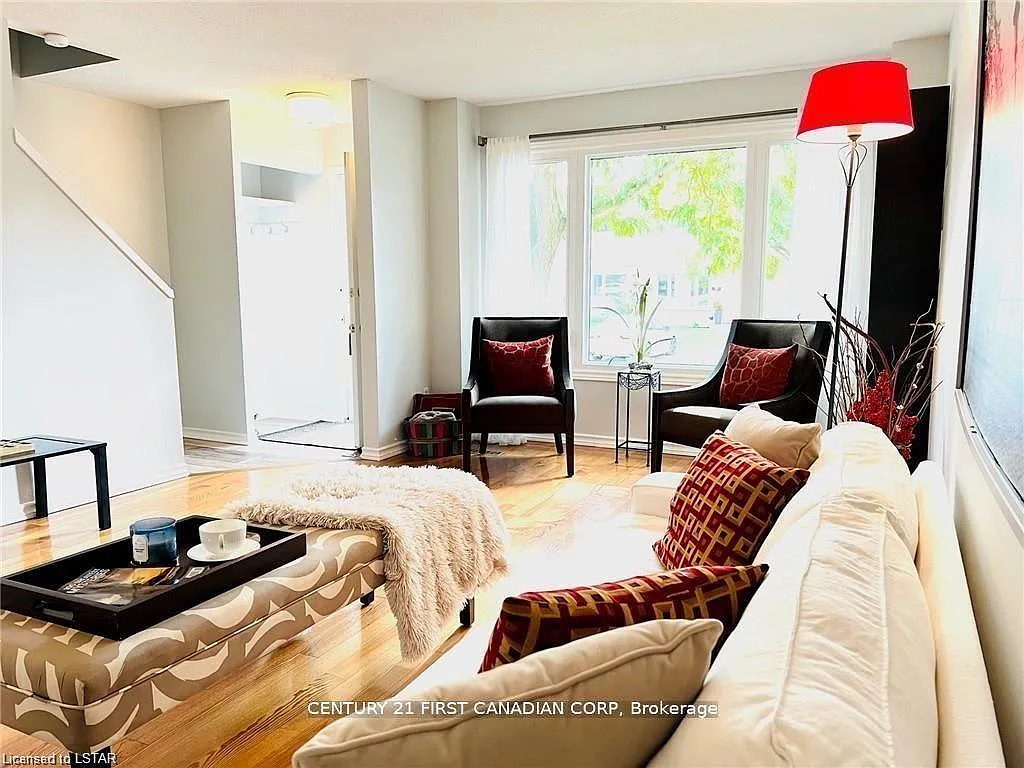 3 bed, $2,150 — Photo 4