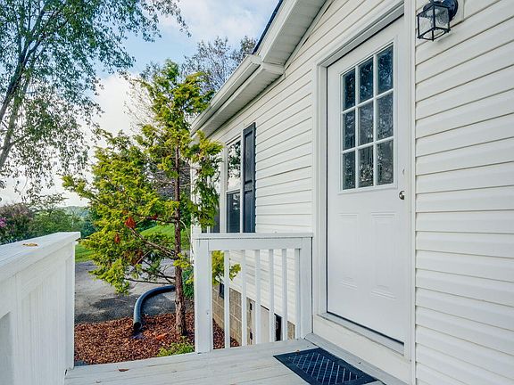 4th image of 14181 Middle Pointe Ct