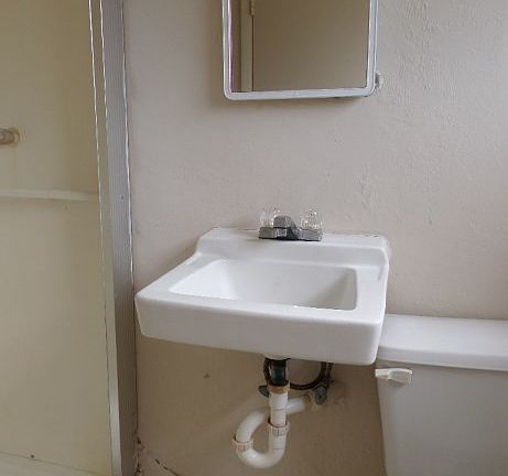 5th image of 629 Woodlawn St