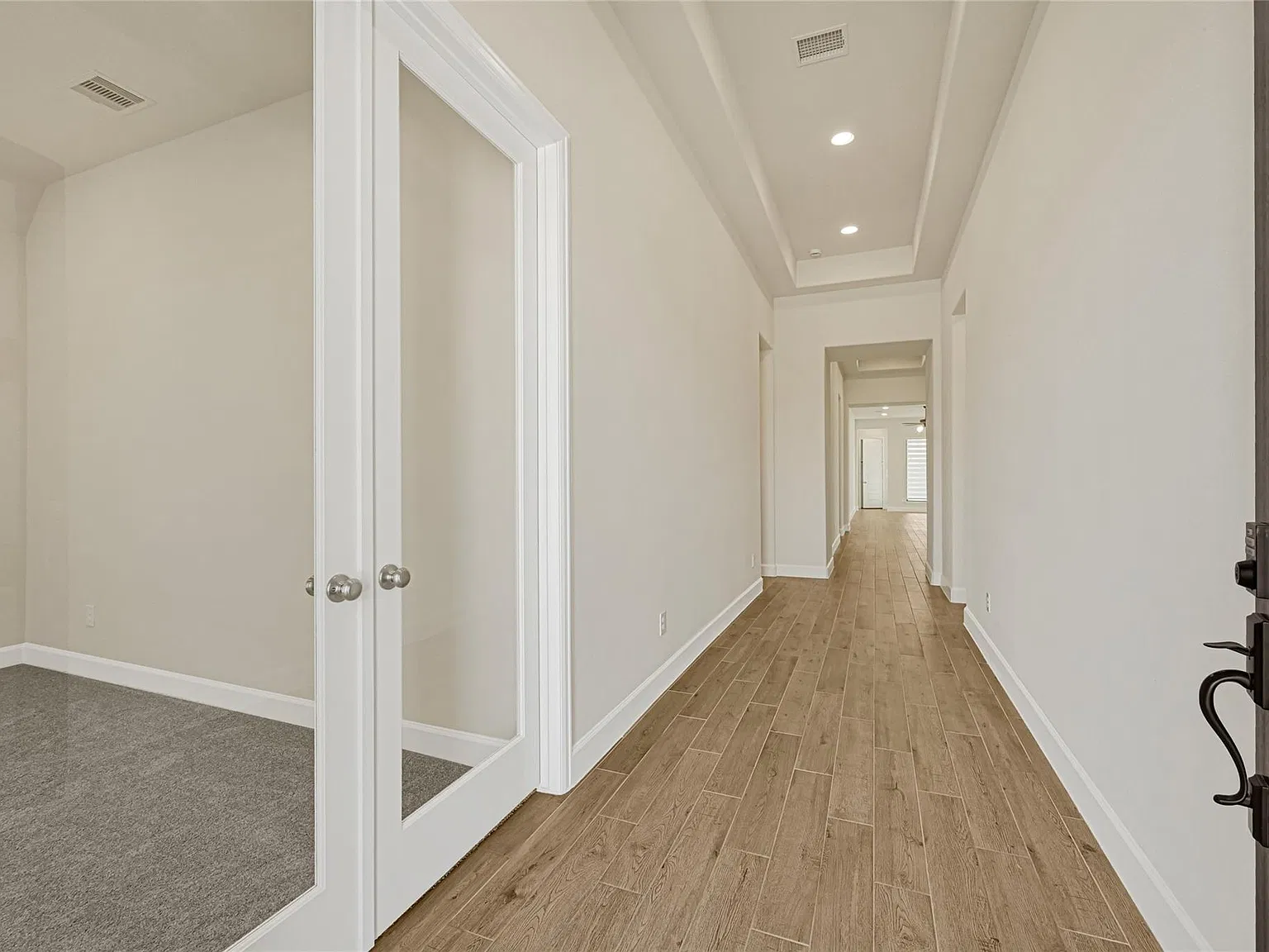 4 bed, 3.5 bath, 2619 sqft, $3,650 — Photo 4