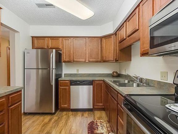 3rd image of 2644 Lake Court Dr