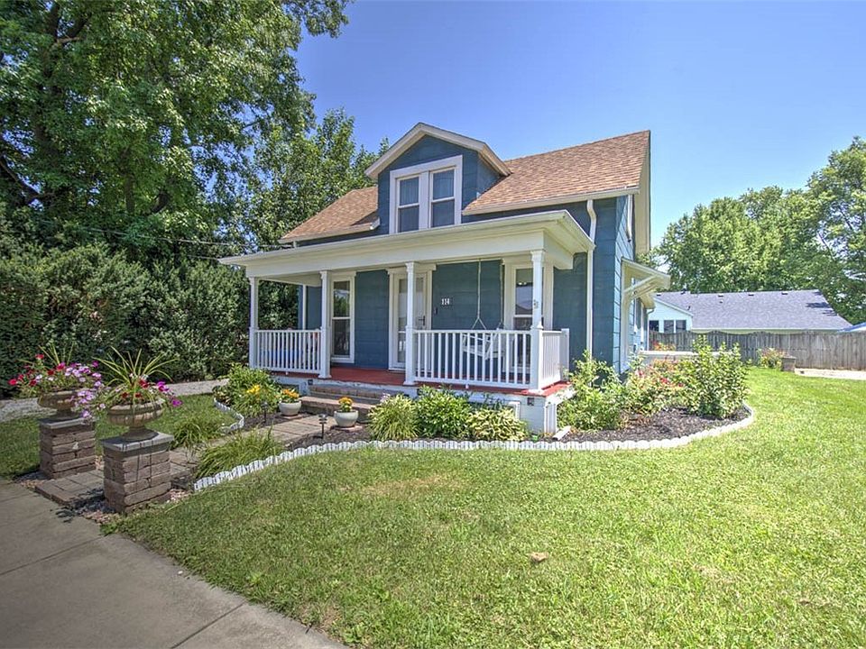 7th image of 114 S Oak St