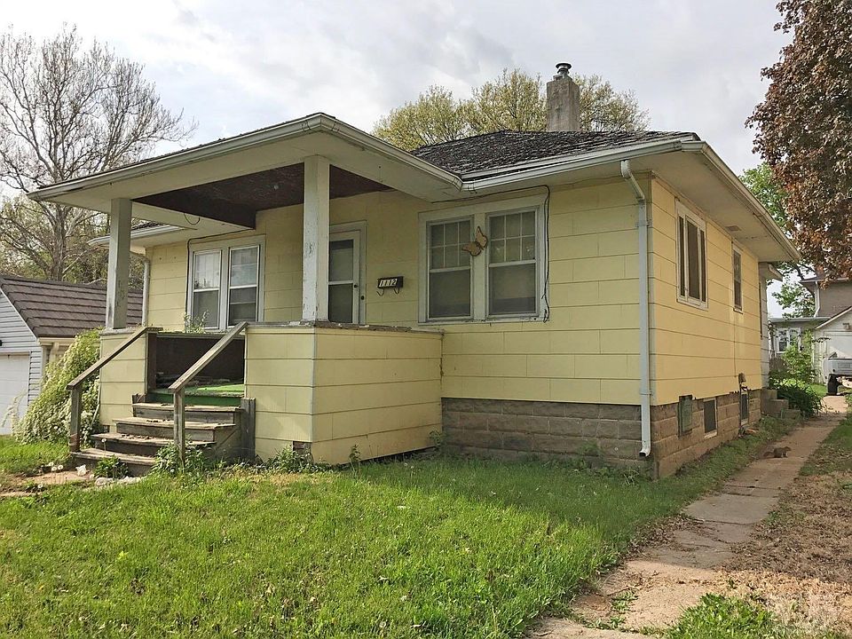 2nd image of 1112 Victoria St
