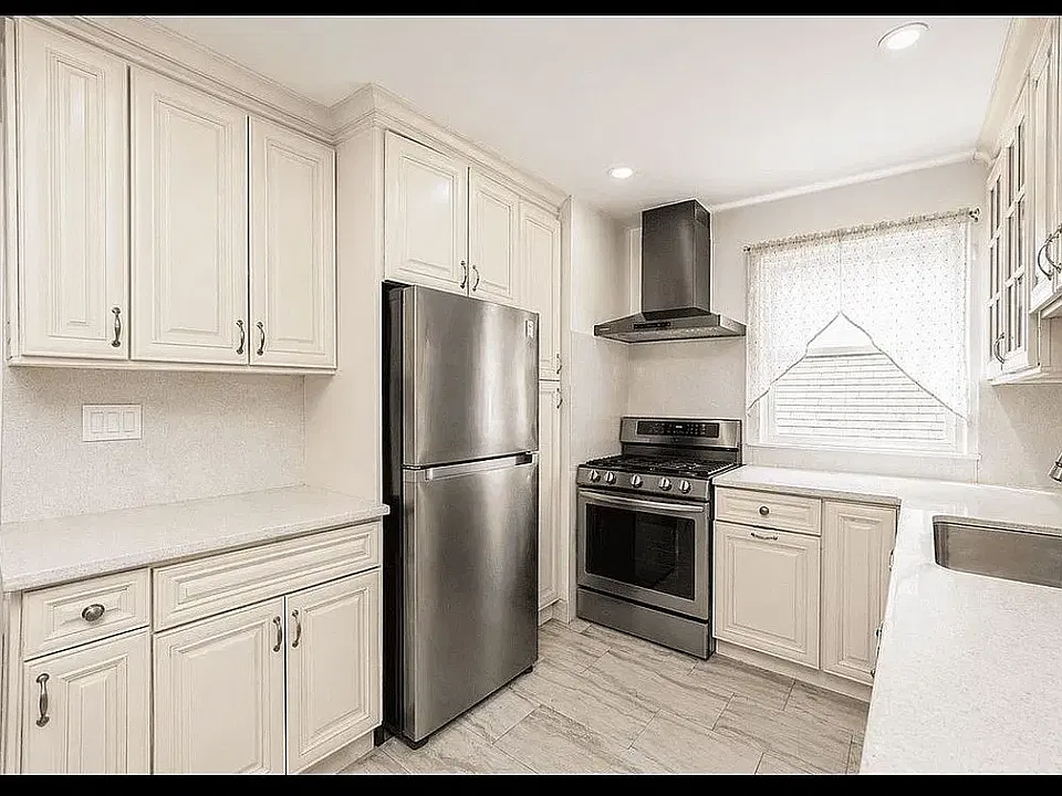 3131 Fairfield Ave #2