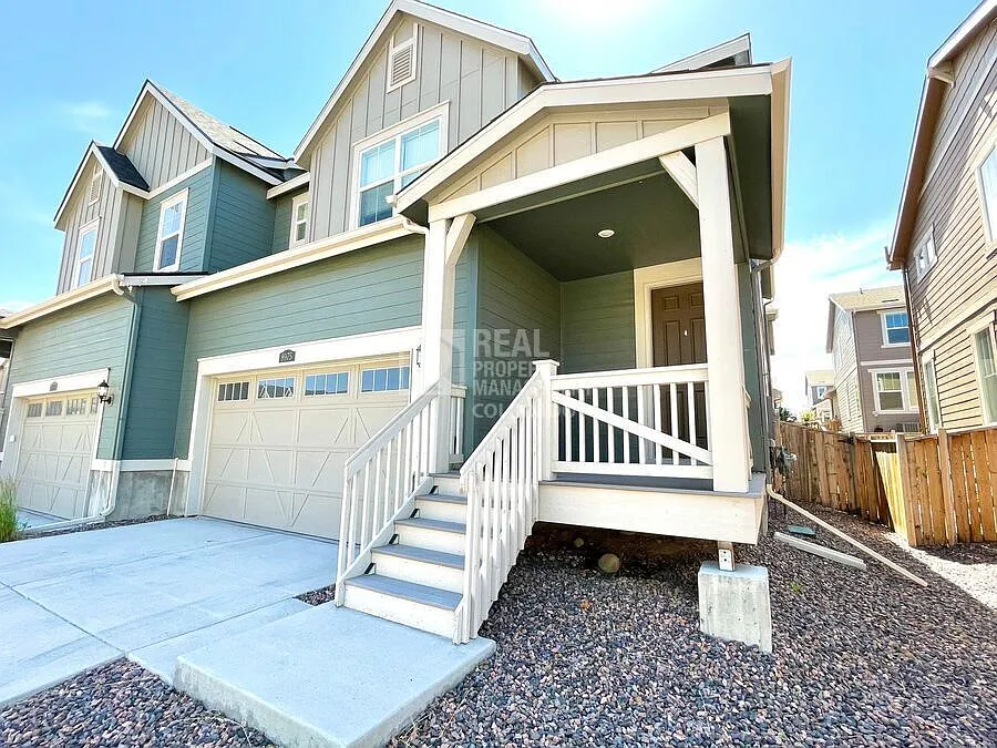 Parker Home with Vaulted Ceilings, Modern Finishes & Spacious Yard — Photo 3