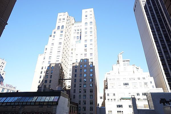 1st image of 58 W 58th St APT 11B