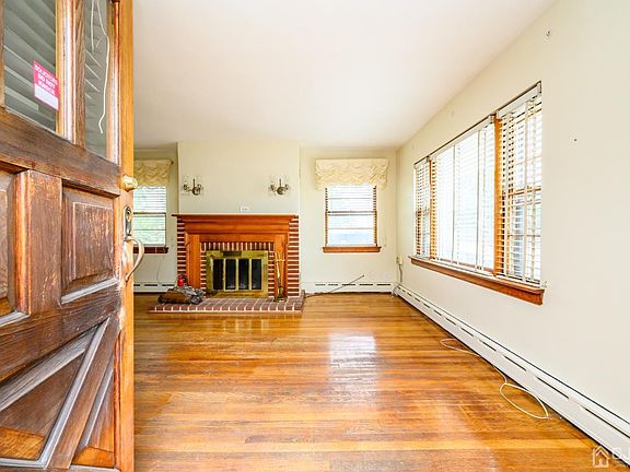 4th image of 32 New Brunswick Ave