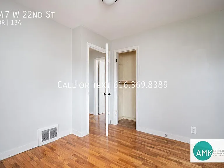 247 W 22nd St — Photo 4