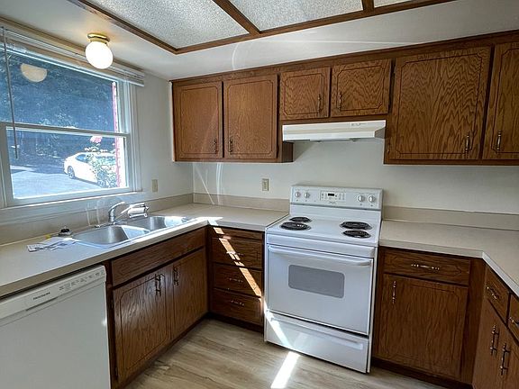 2nd image of 1160 SW Harrier Cir APT 4