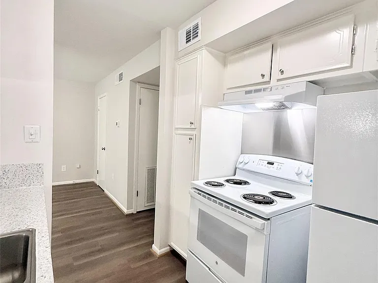 321 E Cedar St #9 — Photo 11