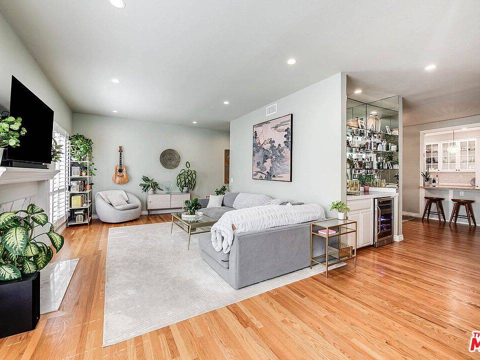 1st image of 4444 Moorpark Way APT 202