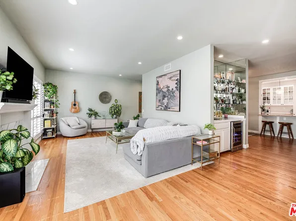 4444 Moorpark Way APT 202, Toluca Lake, CA 91602