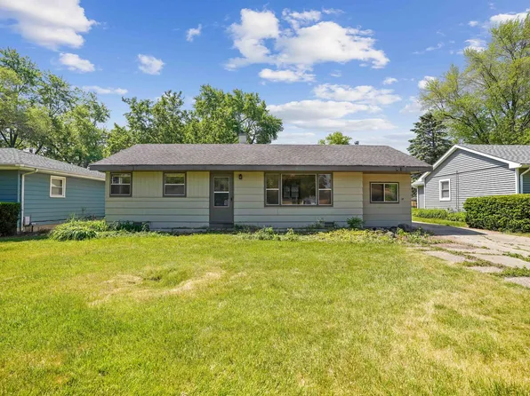 18143 W Elm St, Grayslake, IL 60030