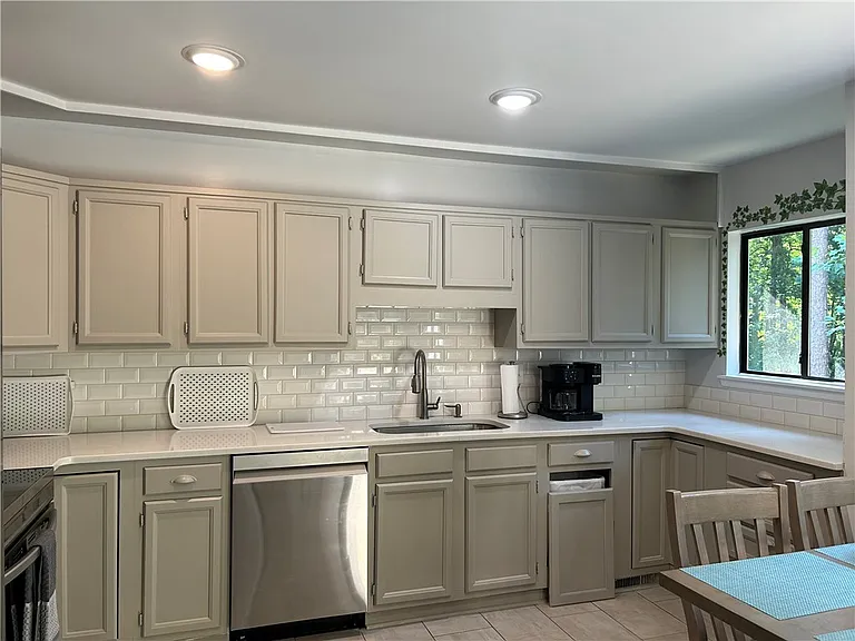 115 Harbor Lights Dr — Photo 12