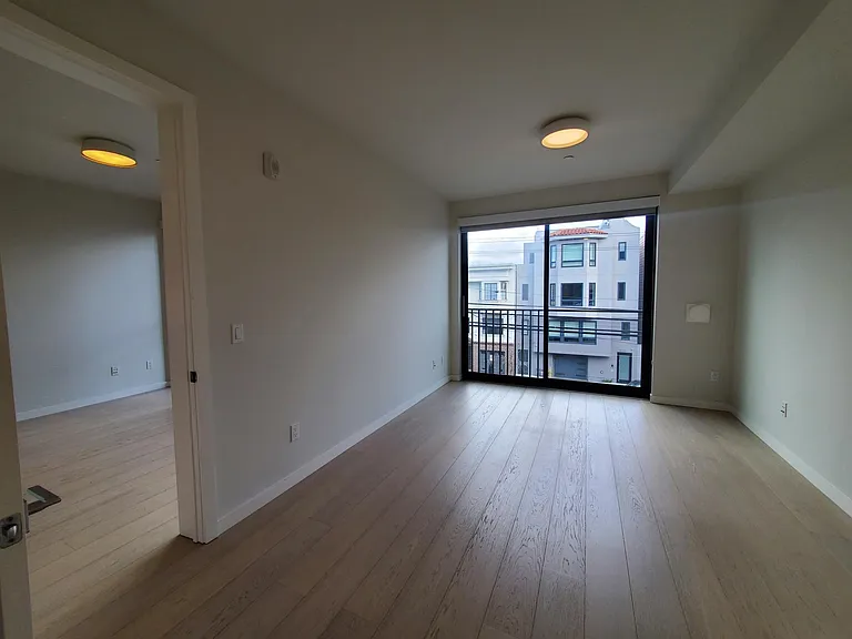 2600 Harrison St #304 — Photo 8