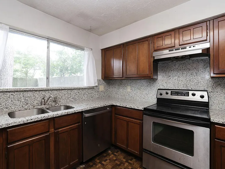 4623 Whispering Rock Ln — Photo 14