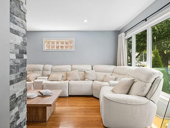 4th image of 3738 W 83rd Pl