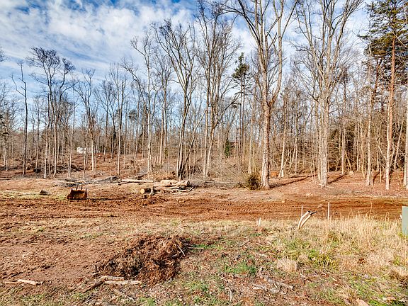 5th image of 406 Robinson Dr Lot 6