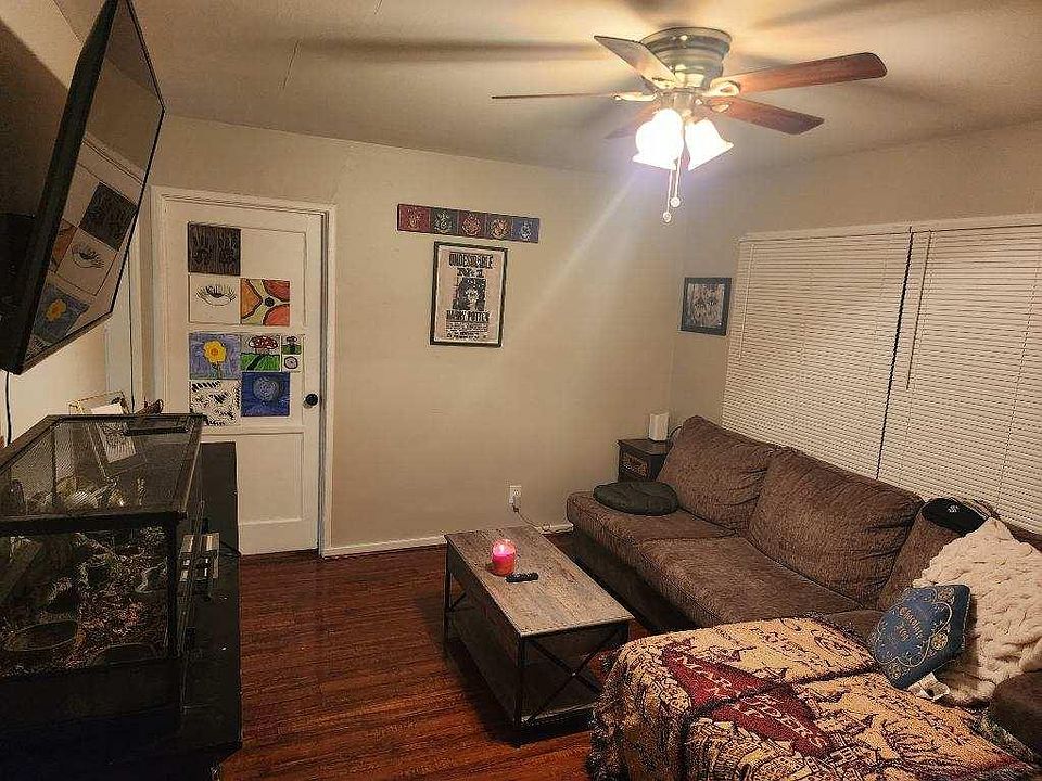 1st image of 1004 Woodlawn Ave #A