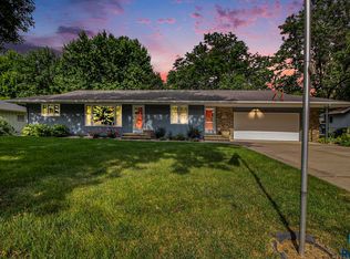 1009 N Jackson St, Luverne, MN 56156