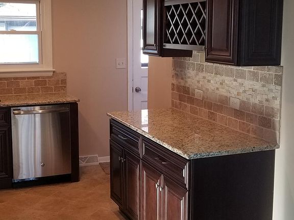 3rd image of 412 Fairhaven Ln