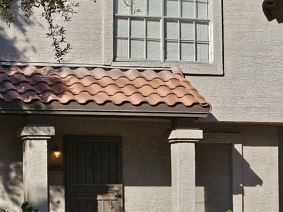 2nd image of 1961 N Hartford St Unit 1021