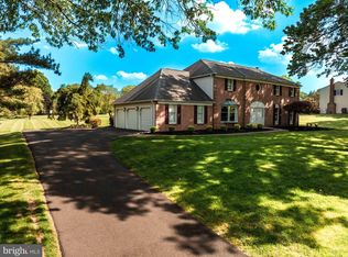 75 Eisenhard Dr, Ivyland, PA 18974