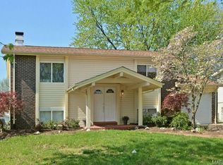 380 Sorrento Dr, Ballwin, MO 63021