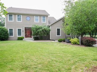 N26W26499 Foxcroft Dr, Pewaukee, WI 53072